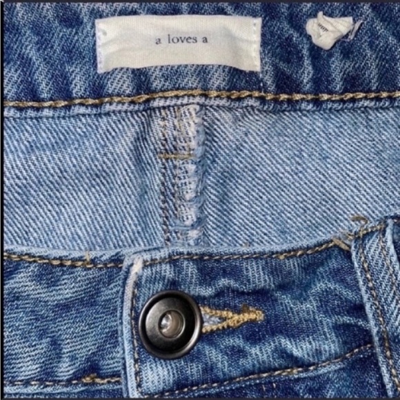 A Loves A Jeans Denim button Fly Mom Jeans loose fit
Size 29 x 28 Nordstroms - Picture 4 of 9